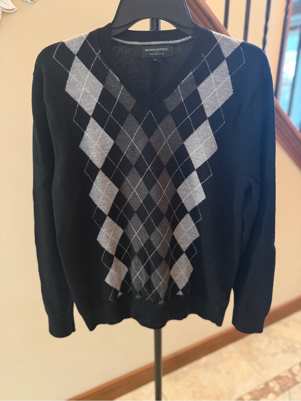 Banana Republic Men’s Large 100% Merino Wool Argyle V-Neck Sweater Black